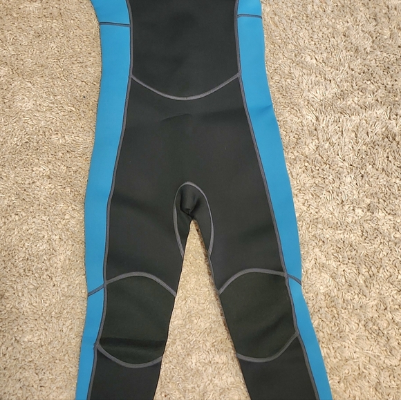 Hevto wetsuit - Picture 3 of 5